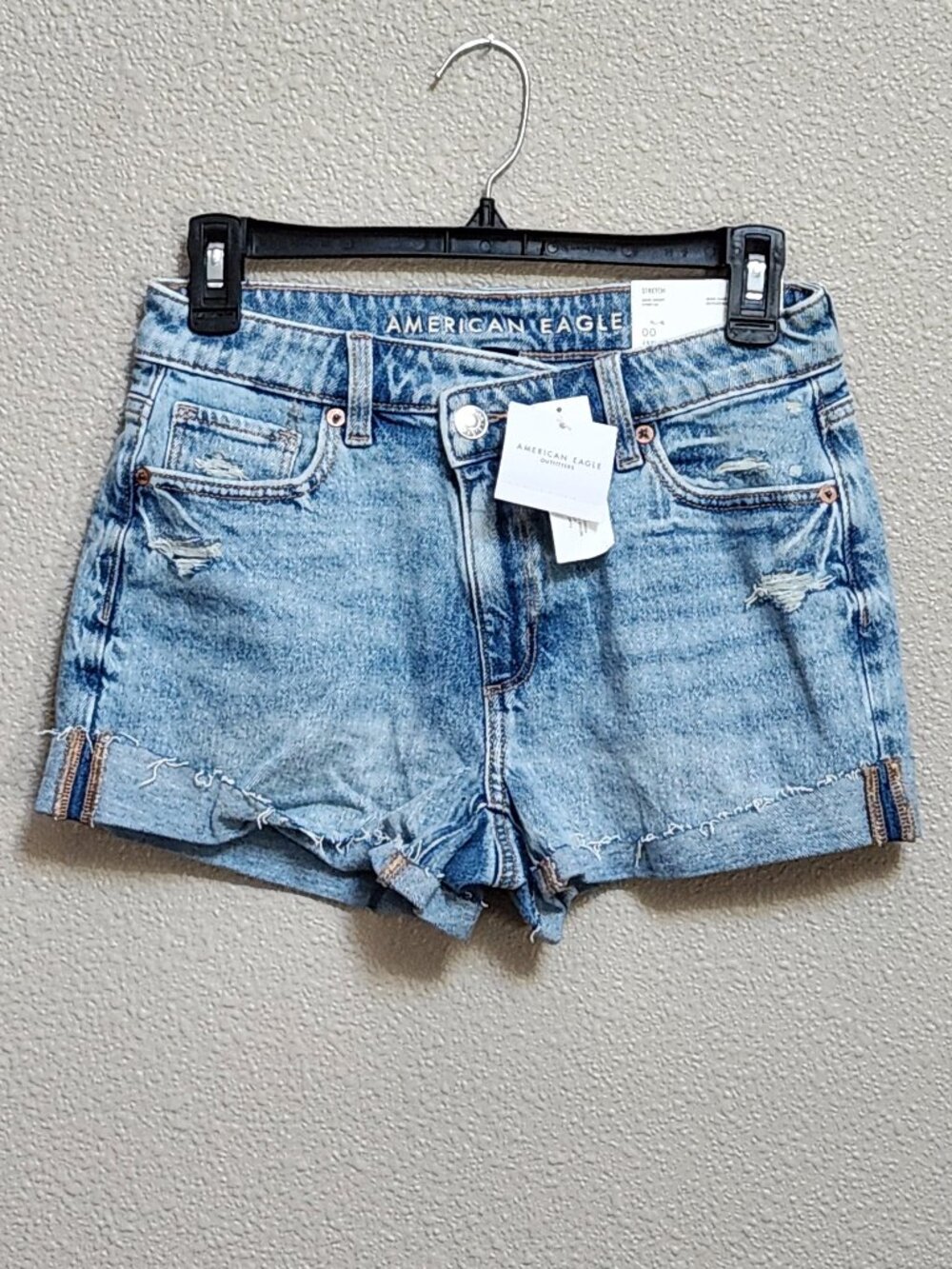 AMERICAN EAGLE Super High-Rise Mom Short Distressed - NWT NEW